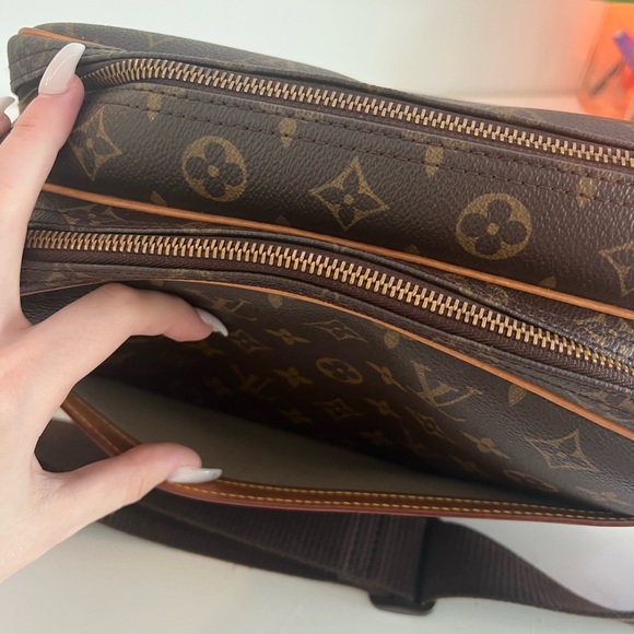 🚨🚨SOLD🚨🚨 Louis Vuitton Monogram Reporter PM Bag - Picture 9 of 13